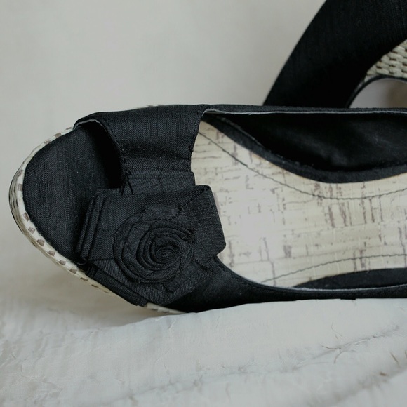 Anne Michelle Peep-toe Pumps - Picture 6 of 7